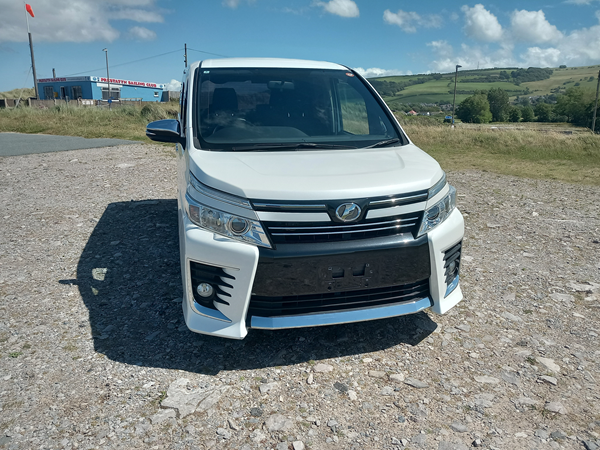 View VOXY 2.0 PETROL AUTOMATIC.